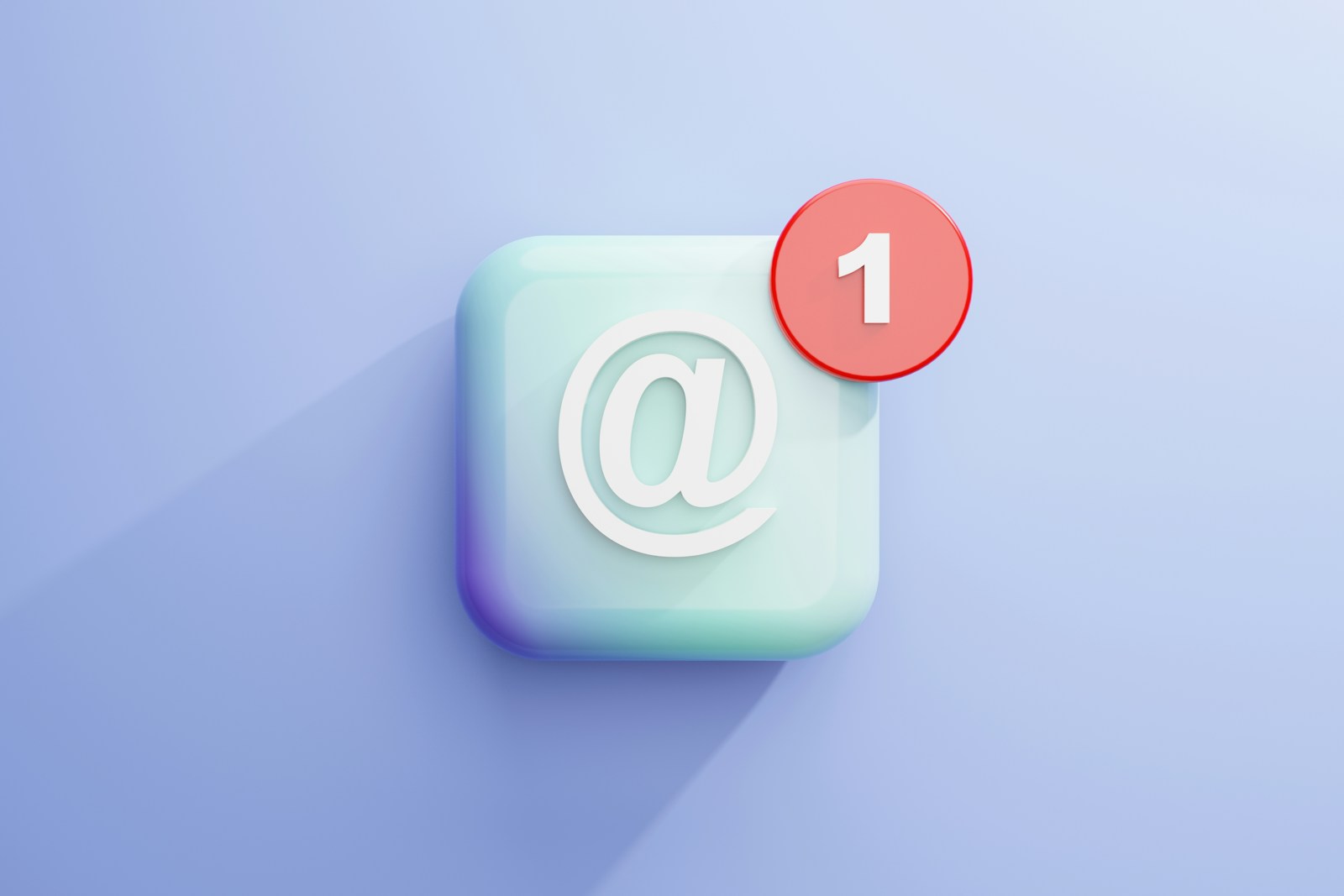 Une icône 3D du symbole "@" sur un fond carré bleu clair, avec un badge de notification rouge affichant le chiffre 1 - parfait pour vous rappeler de relancer après entretien alternance.